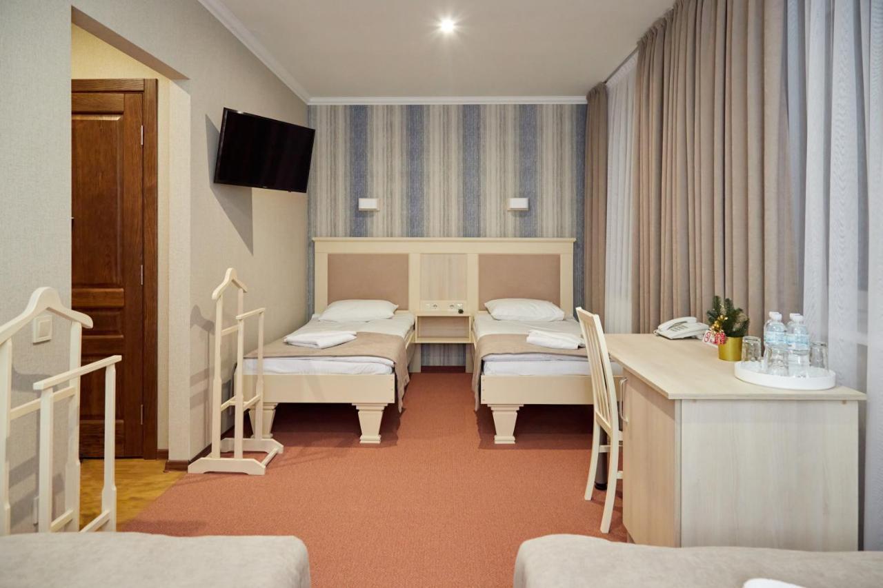 Hotel Korona Mostyska Eksteriør bilde