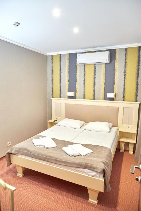 Hotel Korona Mostyska Eksteriør bilde