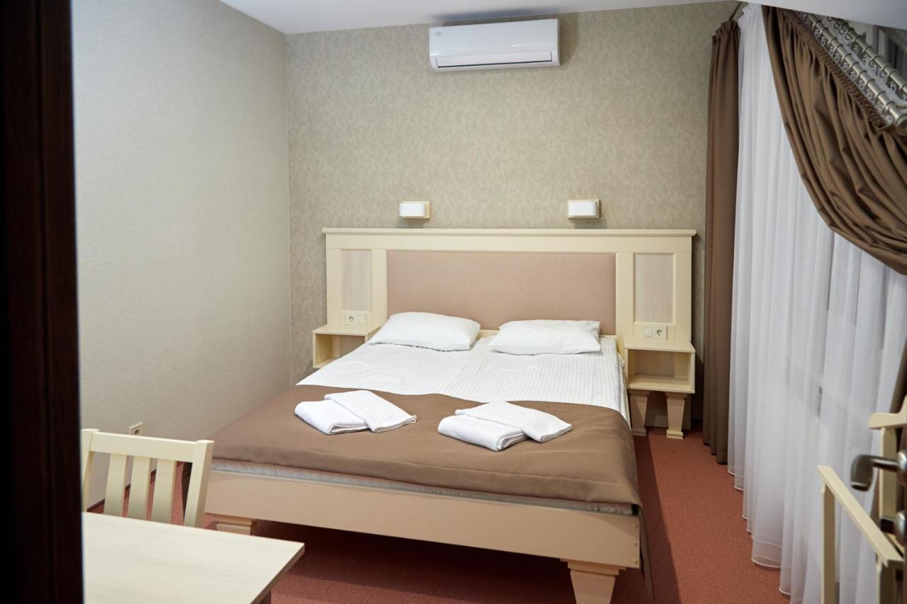 Hotel Korona Mostyska Eksteriør bilde