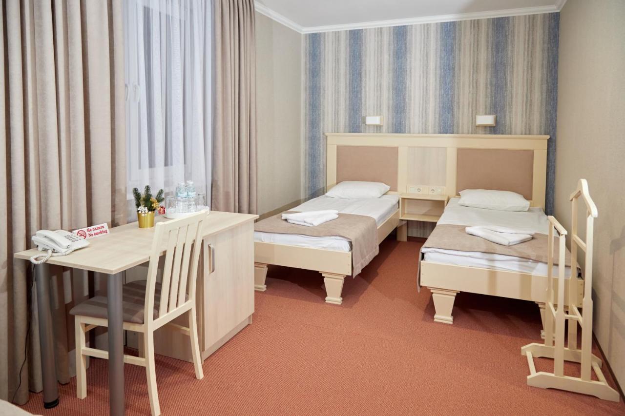 Hotel Korona Mostyska Eksteriør bilde
