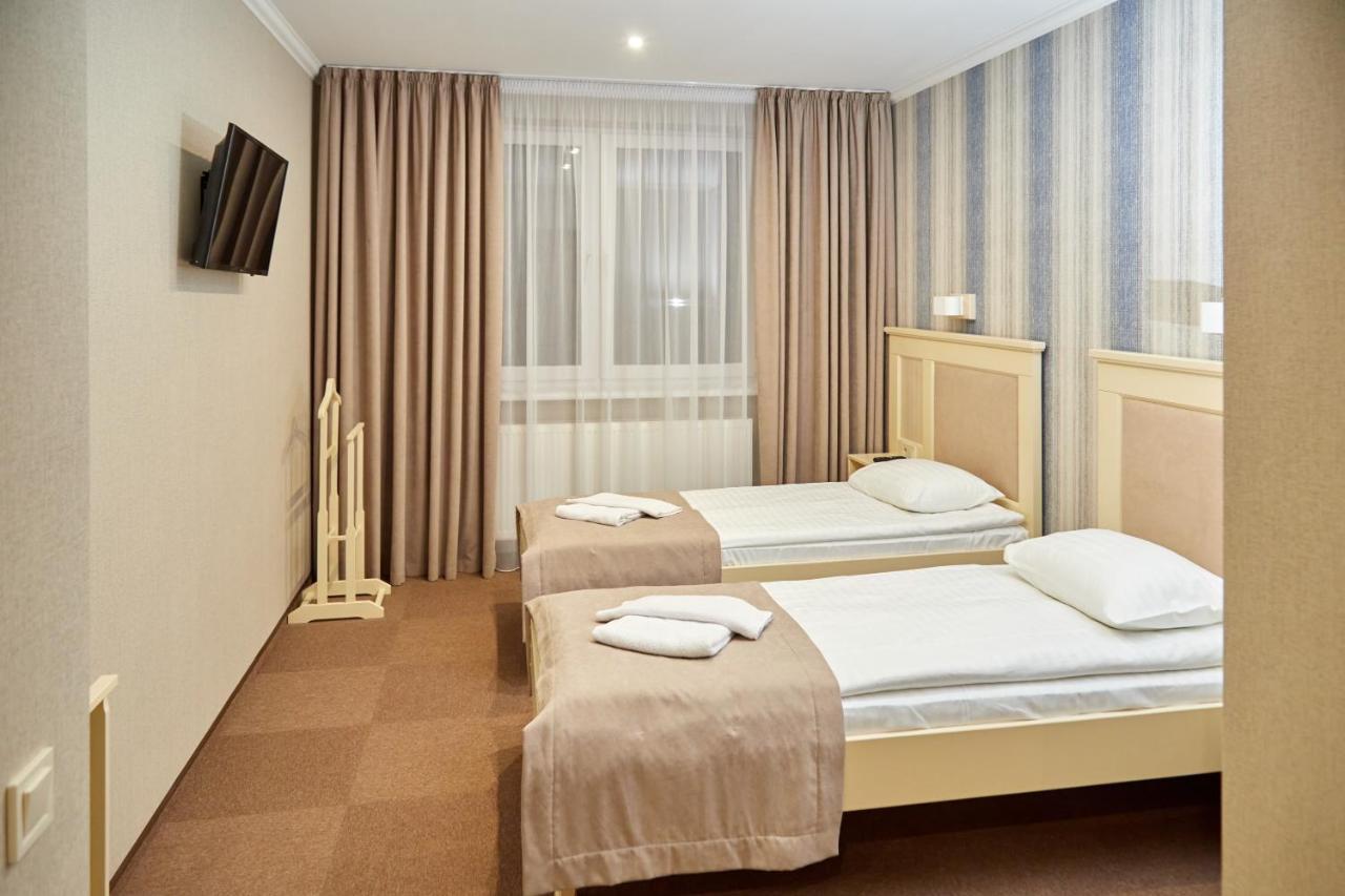 Hotel Korona Mostyska Eksteriør bilde